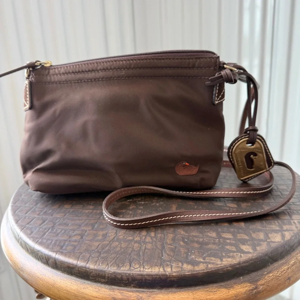 Dooney & Bourke Crossbody Bag Womens O/S Brown Excellent Nylon Leather Trim Duck